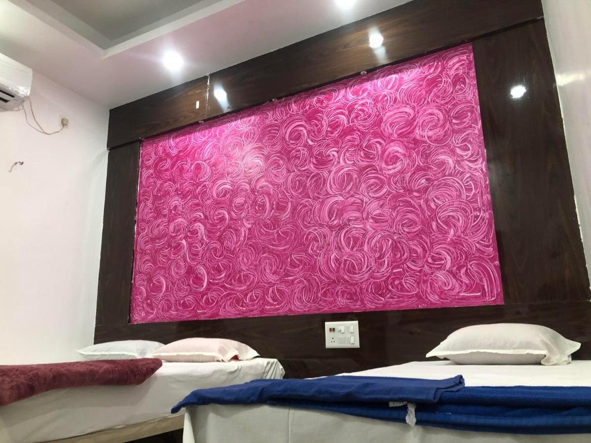 Hotel Bobby House 450m From & 1 Km From Temple 4*